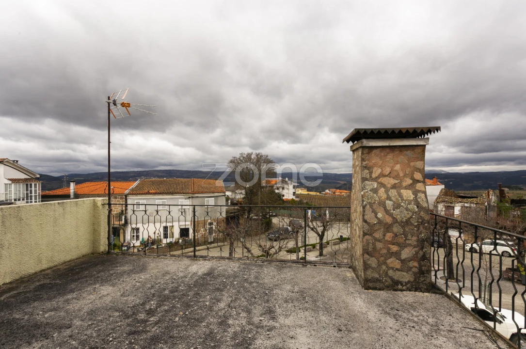 Moradia T4 para Venda em Sanfins do Douro Foto 36