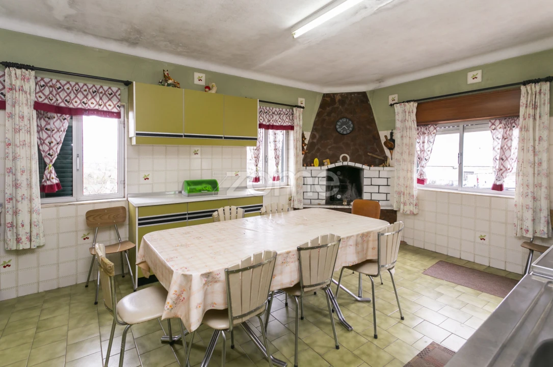 Moradia T4 para Venda em Sanfins do Douro Foto 1