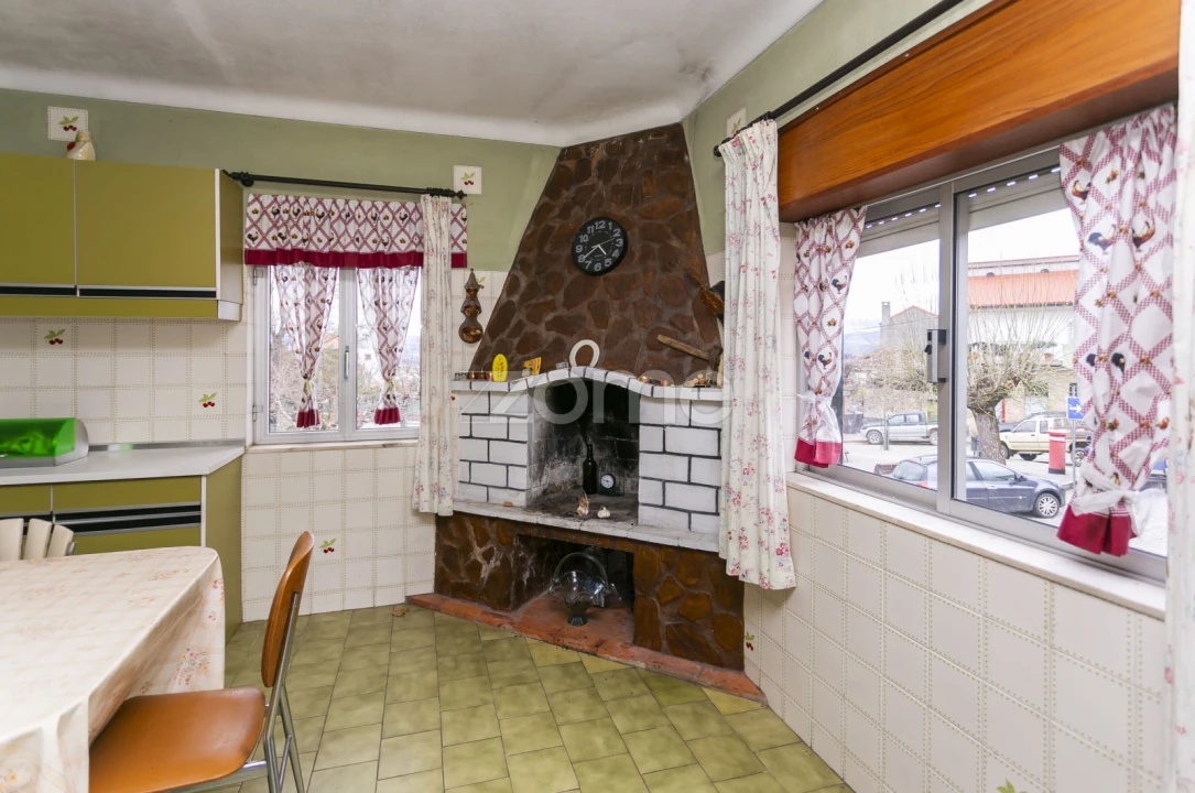 Moradia T4 para Venda em Sanfins do Douro Foto 6