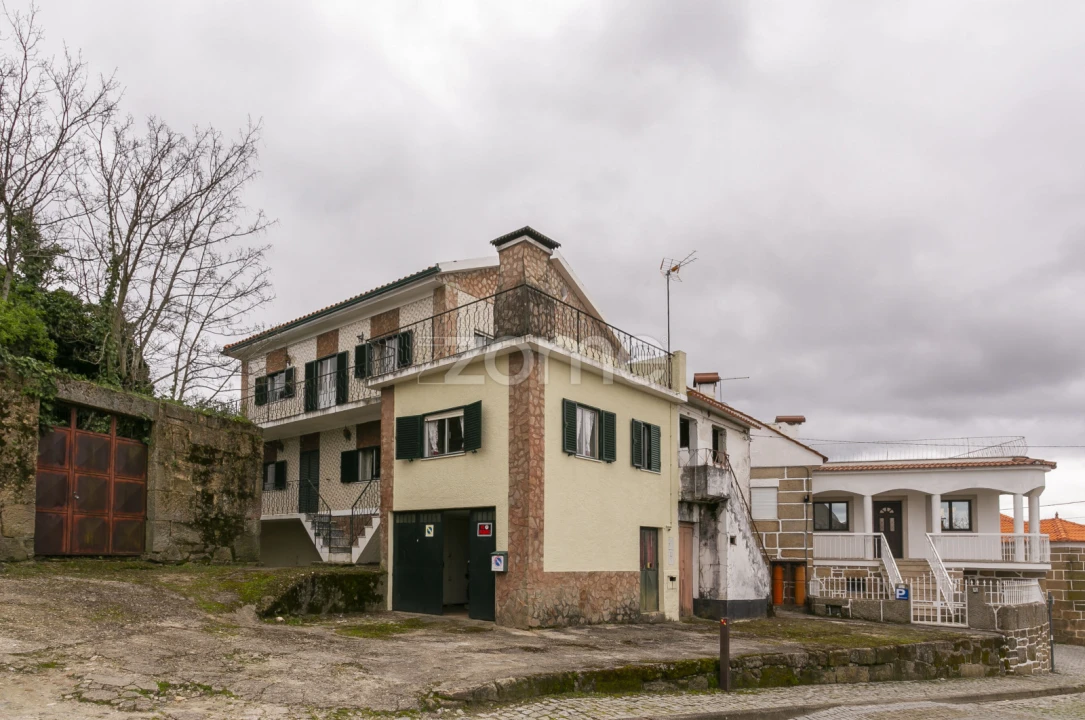 Moradia T4 para Venda em Sanfins do Douro Foto 2