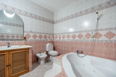 Moradia T6 para Venda em Odiaxere