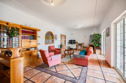 Moradia T6 para Venda em Odiaxere