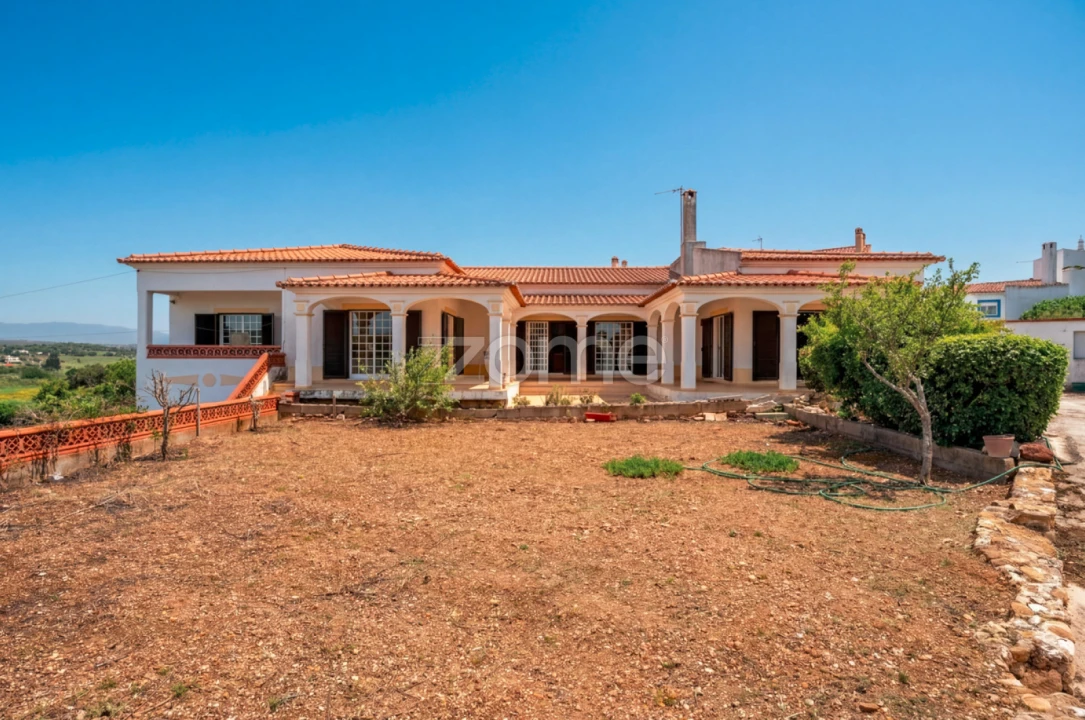 Moradia T6 para Venda em Odiaxere Foto 2