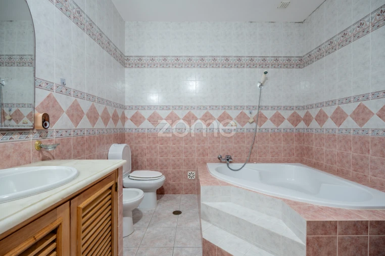 Moradia T6 para Venda em Odiaxere Foto 20