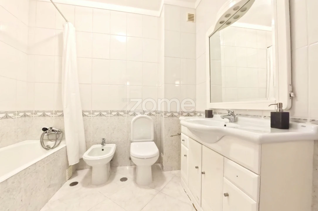 Apartamento T3 para Venda em Portimão Foto 4