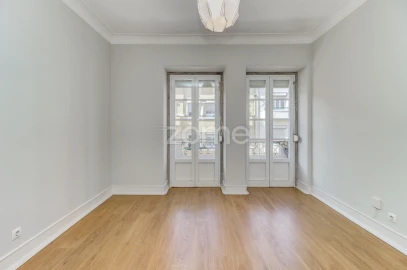 Apartamento T2 para Arrendamento em Arroios