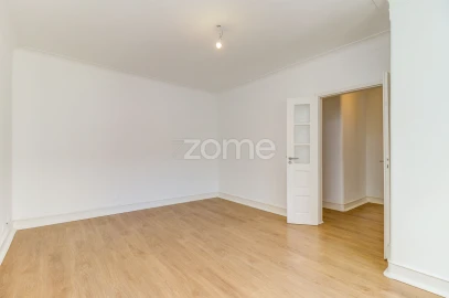 Apartamento T2 para Arrendamento em Arroios