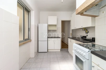 Apartamento T2 para Arrendamento em Arroios