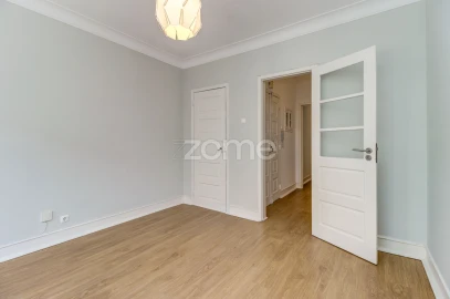 Apartamento T2 para Arrendamento em Arroios