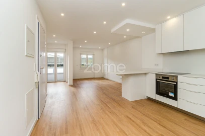 Apartamento T1 para Arrendamento em Agualva e Mira-Sintra