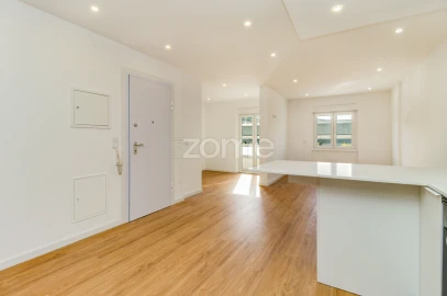 Apartamento T1 para Arrendamento em Agualva e Mira-Sintra