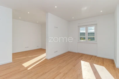 Apartamento T1 para Arrendamento em Agualva e Mira-Sintra