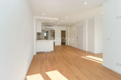 Apartamento T1 para Arrendamento em Agualva e Mira-Sintra