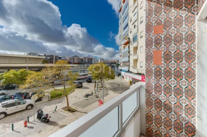 Apartamento T1 para Arrendamento em Agualva e Mira-Sintra
