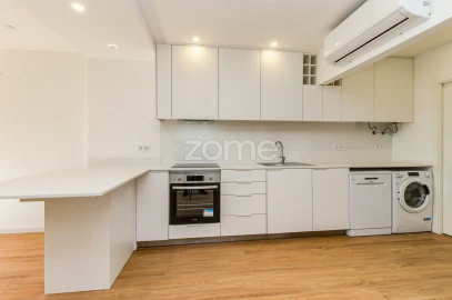 Apartamento T1 para Arrendamento em Agualva e Mira-Sintra