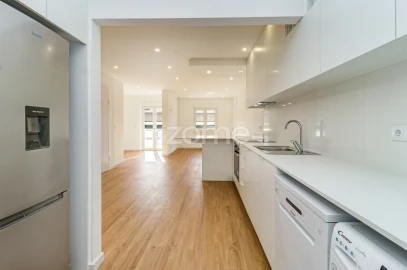 Apartamento T1 para Arrendamento em Agualva e Mira-Sintra