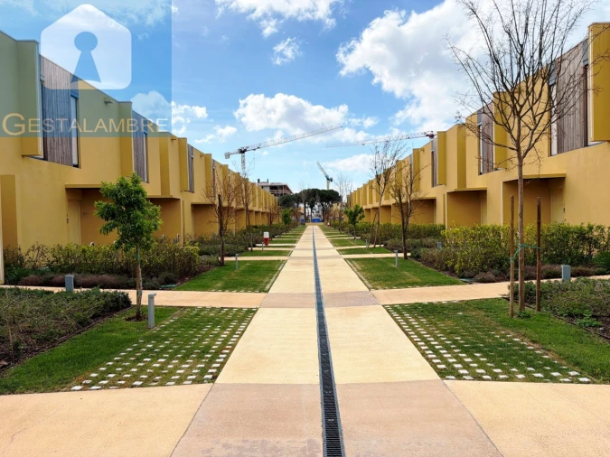 Moradia T2 para Venda em Quarteira Foto 2