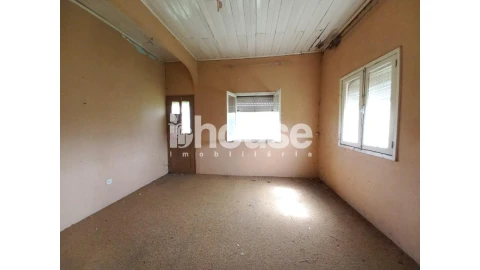 Moradia T3 para Venda em São Pedro de Veiga de Lila