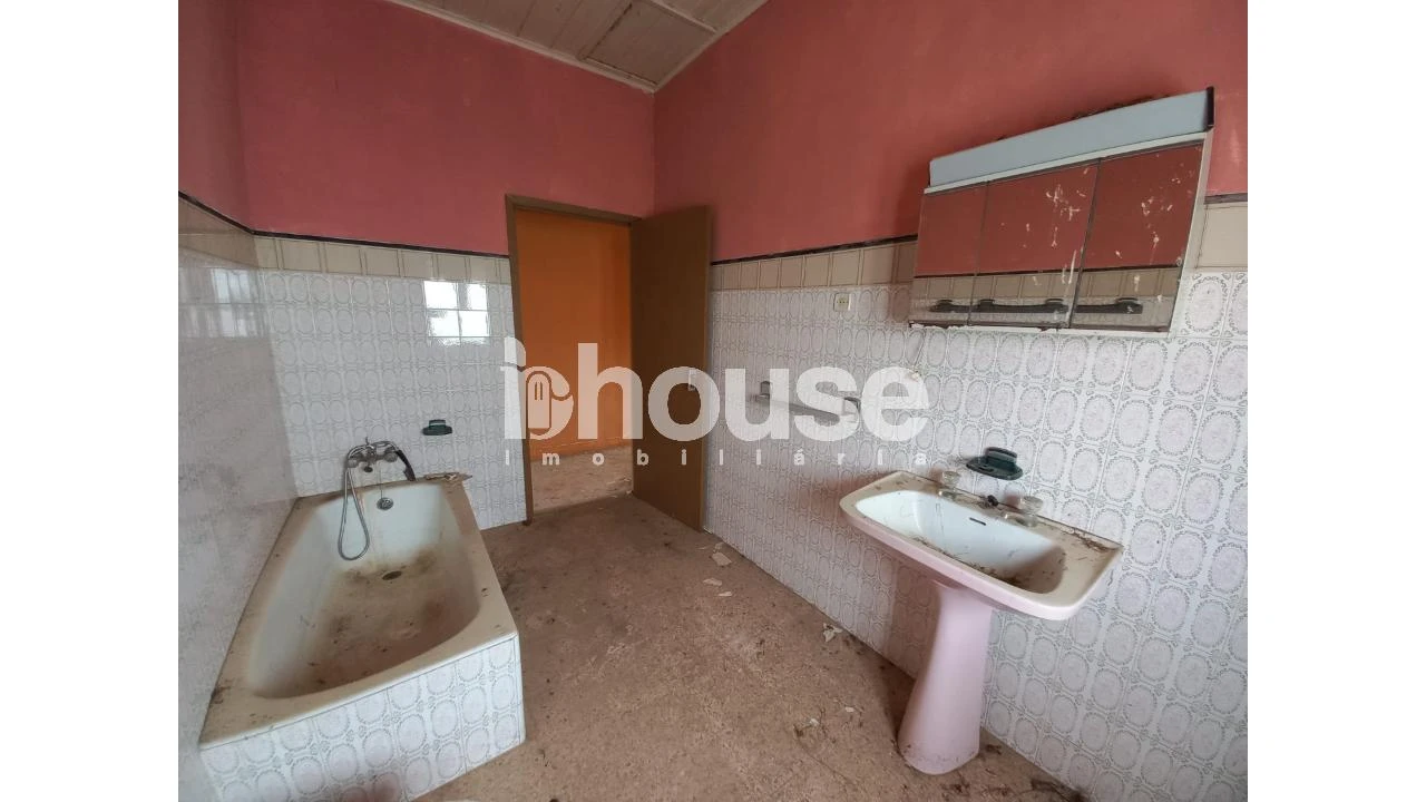 Moradia T3 para Venda em São Pedro de Veiga de Lila Foto 25