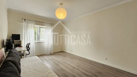 Apartamento T3 para Venda em Massamá e Monte Abraão