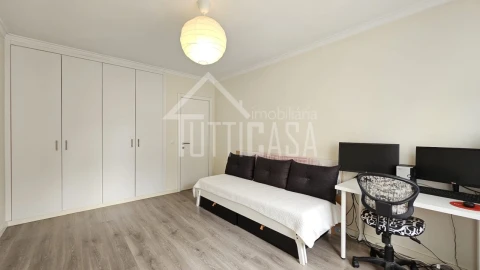 Apartamento T3 para Venda em Massamá e Monte Abraão