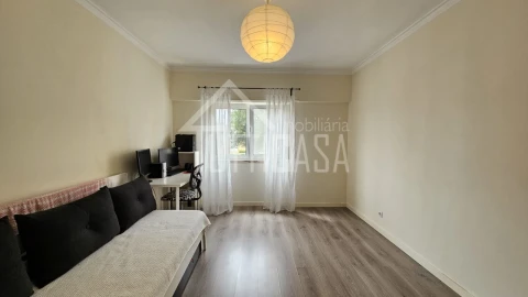 Apartamento T3 para Venda em Massamá e Monte Abraão