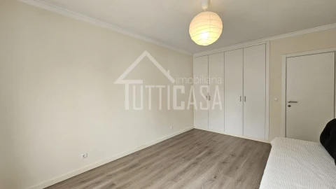 Apartamento T3 para Venda em Massamá e Monte Abraão
