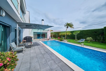 Moradia T4 para Venda em São Francisco