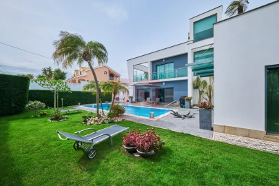 Moradia T4 para Venda em São Francisco