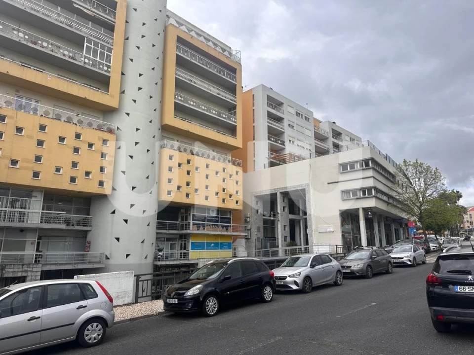 Loja para Arrendamento em Algés, Linda-A-Velha e Cruz Quebrada-Dafundo Foto 1