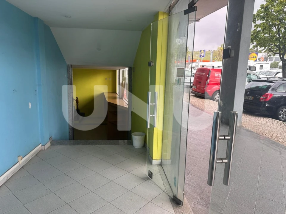 Loja para Arrendamento em Algés, Linda-A-Velha e Cruz Quebrada-Dafundo Foto 4