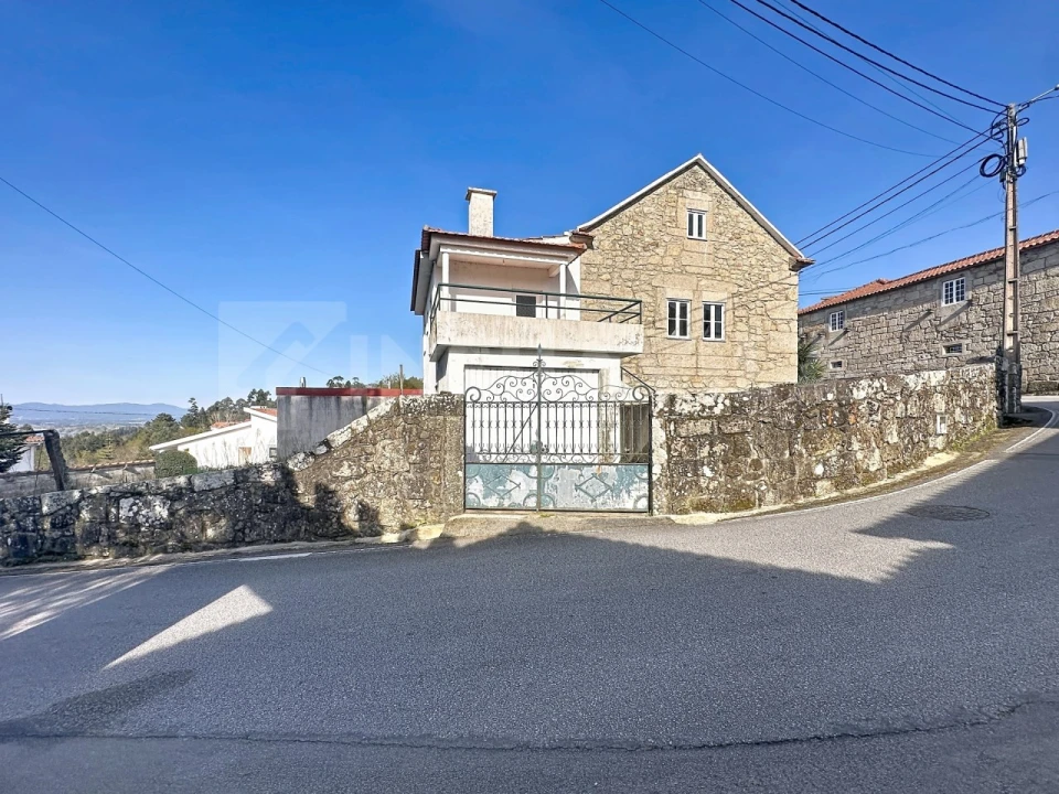 Moradia T3 para Venda em Gondarem Foto 1