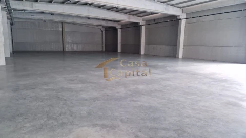 Loja para Arrendamento em Constantim e Vale de Nogueiras