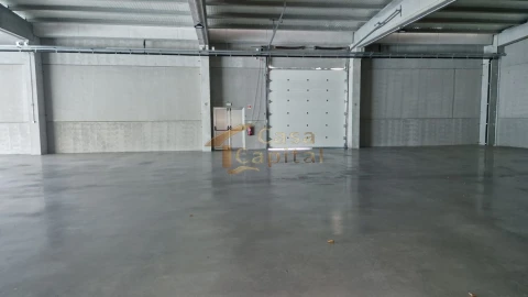 Loja para Arrendamento em Constantim e Vale de Nogueiras