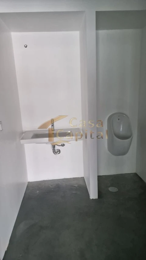 Loja para Arrendamento em Constantim e Vale de Nogueiras