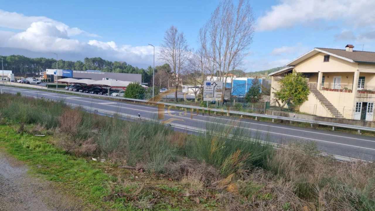 Loja para Arrendamento em Constantim e Vale de Nogueiras Foto 11