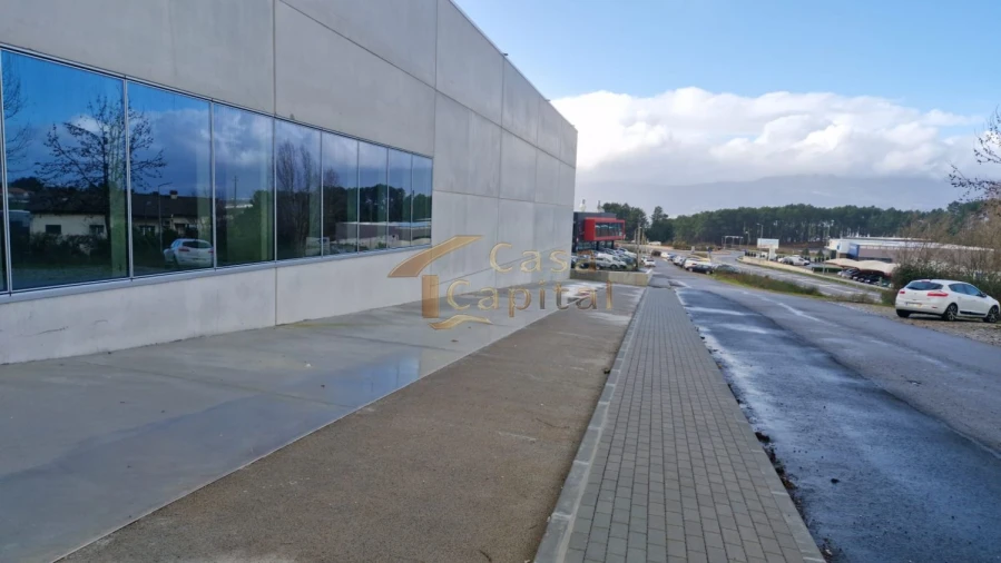 Loja para Arrendamento em Constantim e Vale de Nogueiras Foto 16