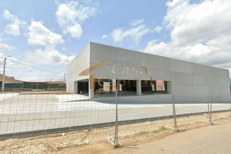 Loja para Arrendamento em Constantim e Vale de Nogueiras Foto 2