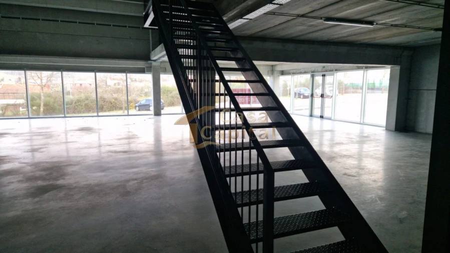 Loja para Arrendamento em Constantim e Vale de Nogueiras Foto 6