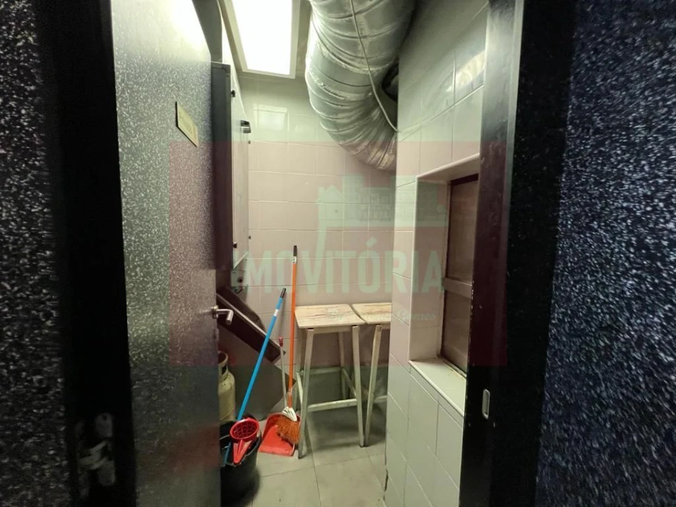 Loja para Trespasse em Santa Maria Maior Foto 16