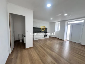 Moradia T2 para Venda em Camarate, Unhos e Apelação