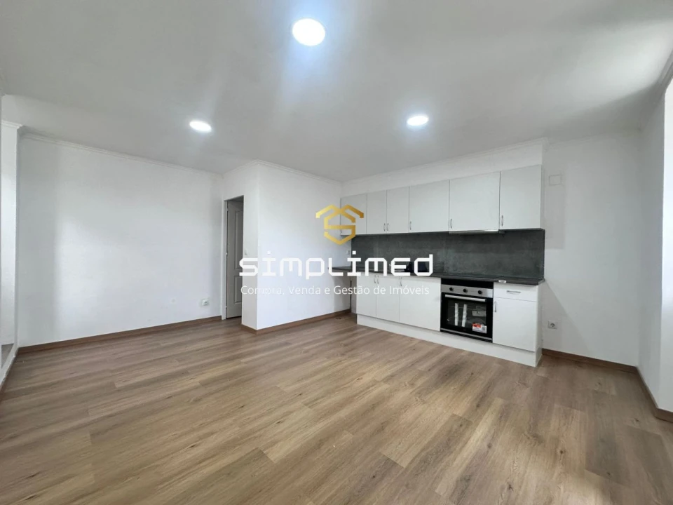 Moradia T2 para Venda em Camarate, Unhos e Apelação Foto 1