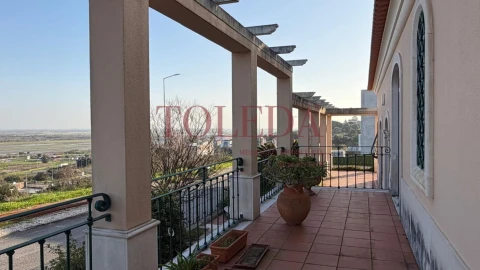 Moradia T5 para Venda em Azambuja