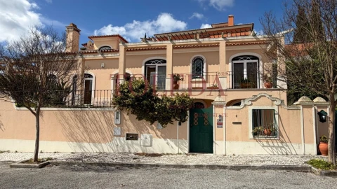 Moradia T5 para Venda em Azambuja