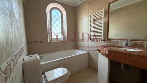 Moradia T5 para Venda em Azambuja