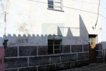 Moradia T3 para Venda em Escalos de Cima e Lousa