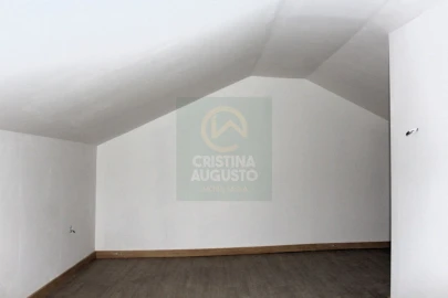 Moradia T3 para Venda em Escalos de Cima e Lousa