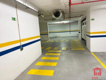 Garagem para Arrendamento em Santa Clara