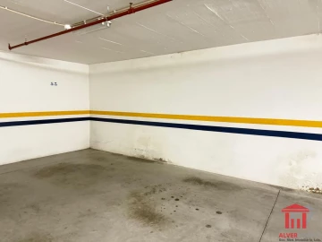 Garagem para Arrendamento em Santa Clara