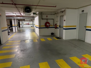 Garagem para Arrendamento em Santa Clara